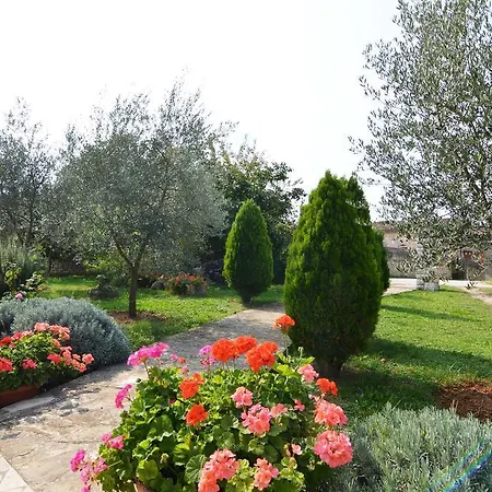 Διαμέρισμα Garden Maria *